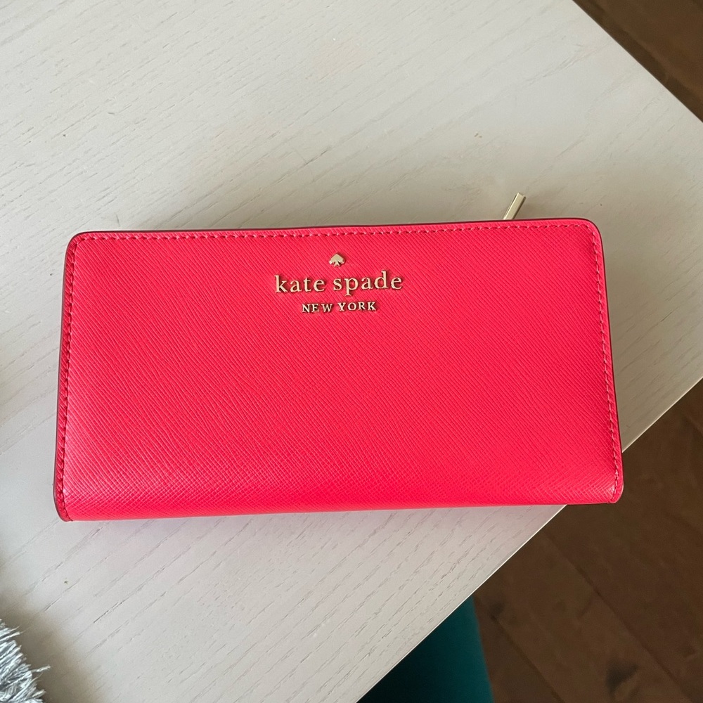 NWT Kate Spade Large Slim Bifold 10 Card Slot with Zipper Bright Red